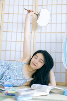 红色机尾